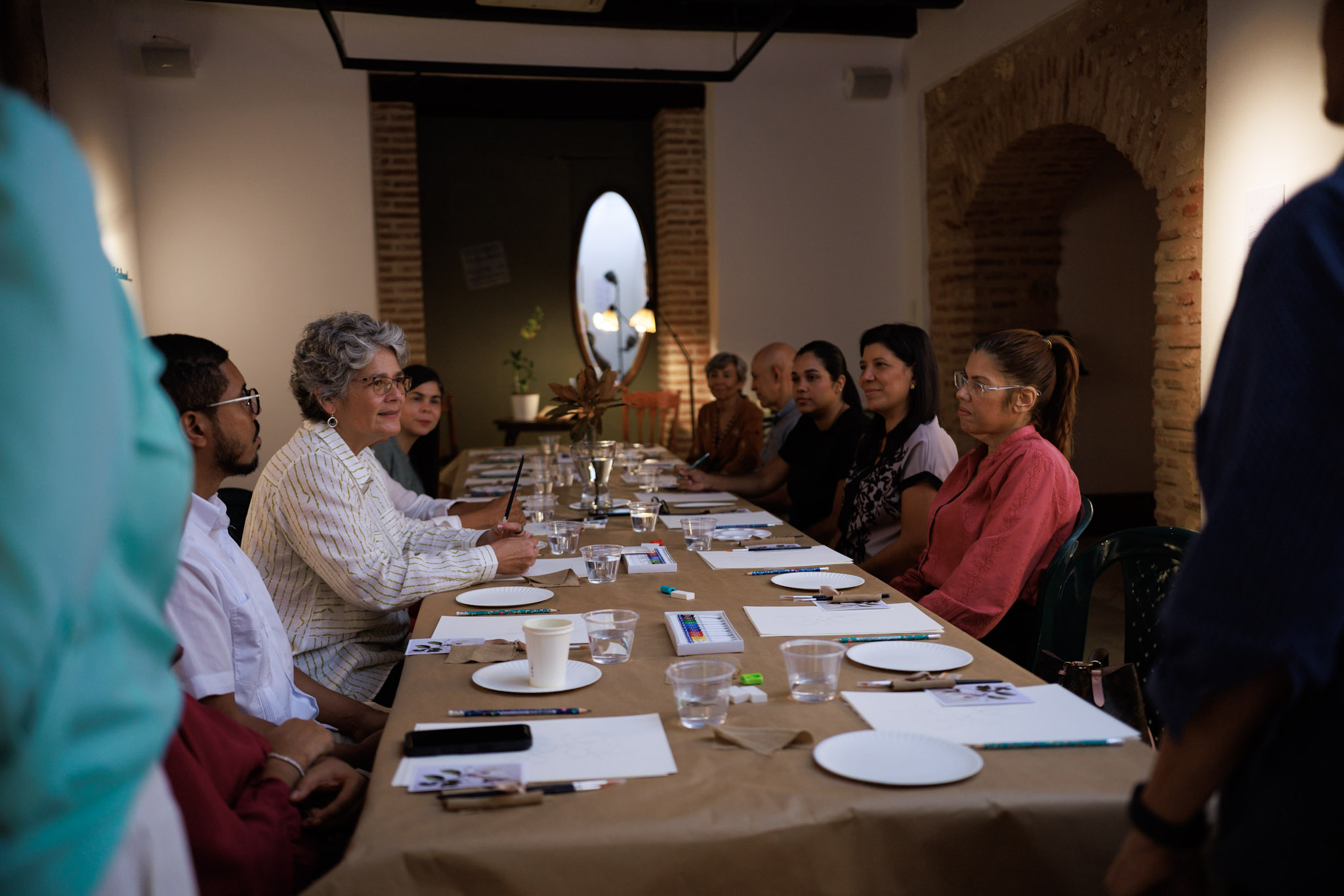 Encuentro-Taller con las artistas visuales Arq. Iris de Mondesert y Olga Valdez